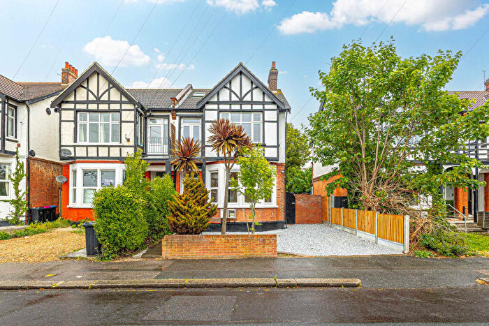 4 Bedroom Apartment For Sale In Britannia Road, Westcliff-on-sea, SS0