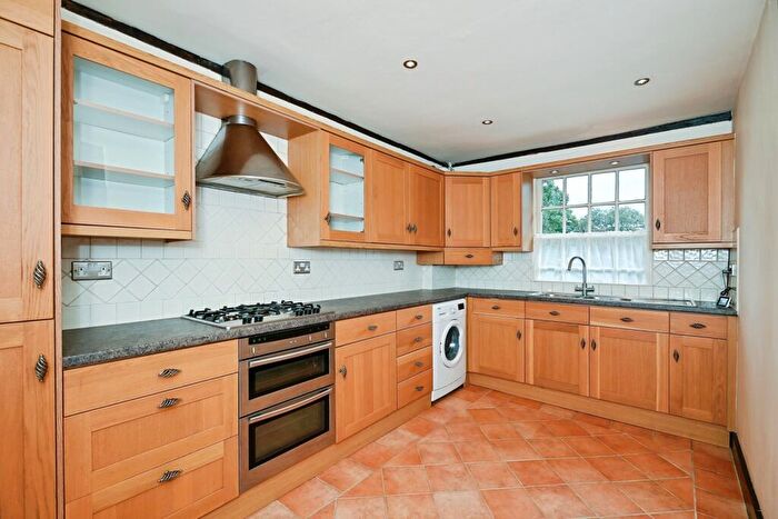 2 Bedroom Flat For Sale In High Street, Rochester, Kent, ME1