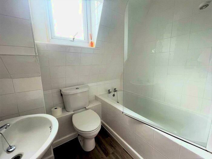 2 Bedroom Maisonette To Rent In Raven Square, Alton, GU34