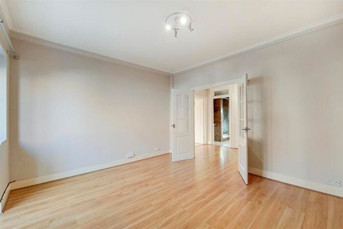 2 Bedroom Flat To Rent In Bridge Lane, Temple Fortune, NW11