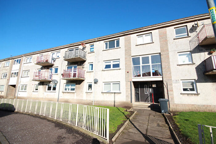 3 Bedroom Flat For Sale In Cairnhope Avenue, Airdrie, ML6