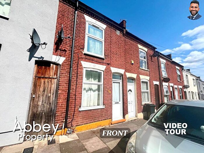 3 Bedroom Terraced House To Rent In Hampton Road, Bury Park, LU4