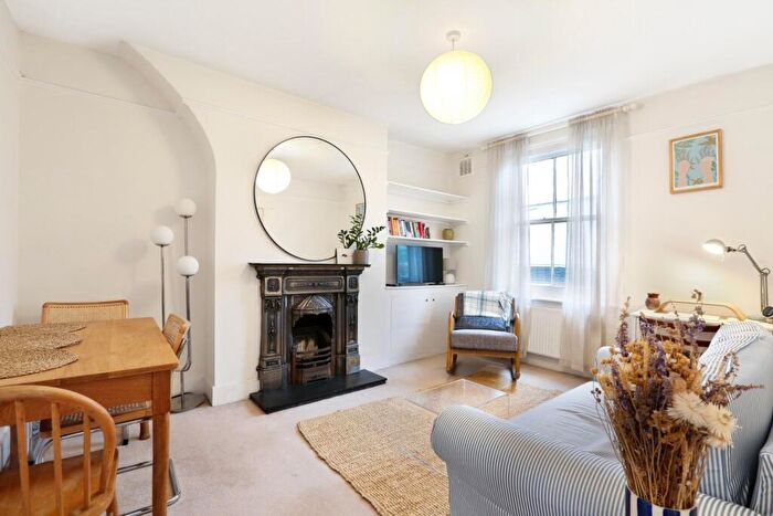 1 Bedroom Flat For Sale In Paulet Road, London, SE5