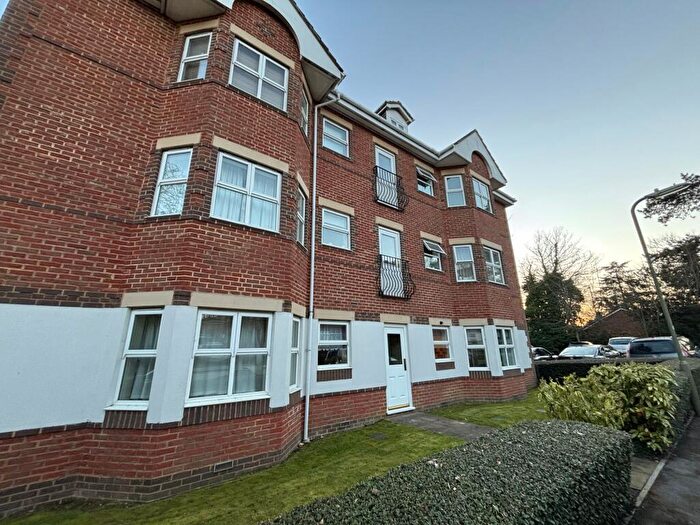 2 Bedroom Flat To Rent In Norn Hill, Regent Court Norn Hill, RG21