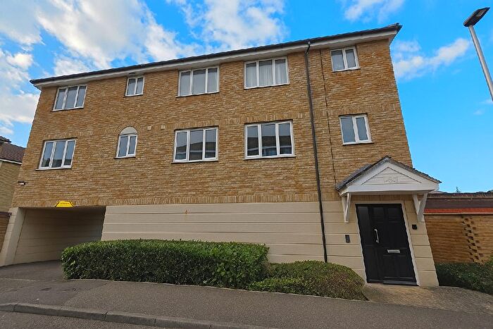 2 Bedroom Flat For Sale In Quarles Park Road, Romford, East London, RM6