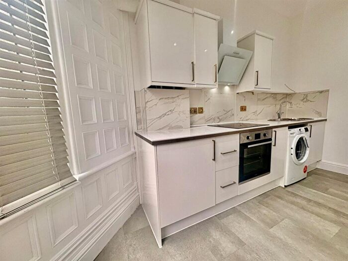 1 Bedroom Flat To Rent In Connaught Road, Flat, Cardiff, CF24