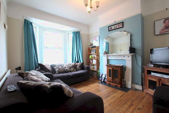 3 Bedroom Property To Rent In Deans Road, London, W7