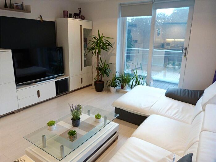 2 Bedroom Apartment To Rent In Cygnet House, Drake Way, Reading, Berkshire, RG2