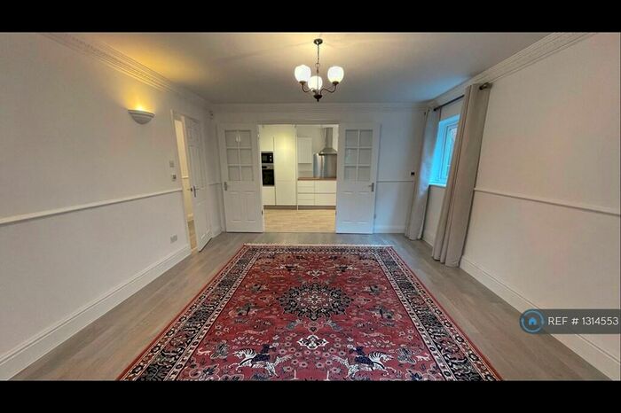 3 Bedroom Flat To Rent In Homerton Court, Cambridge, CB2