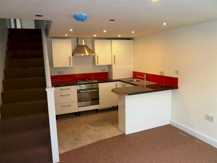 2 Bedroom Flat To Rent In Evesham Road, Astwood Bank, Redditch, Worcestershire, B96