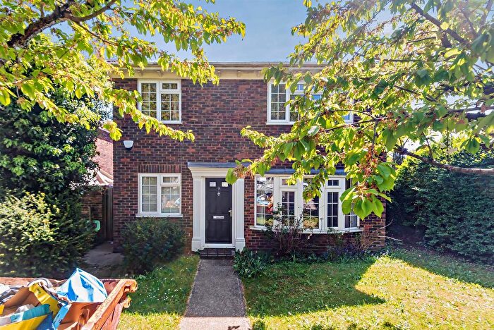 4 Bedroom Detached House For Sale In Albany Place, Egham, TW20