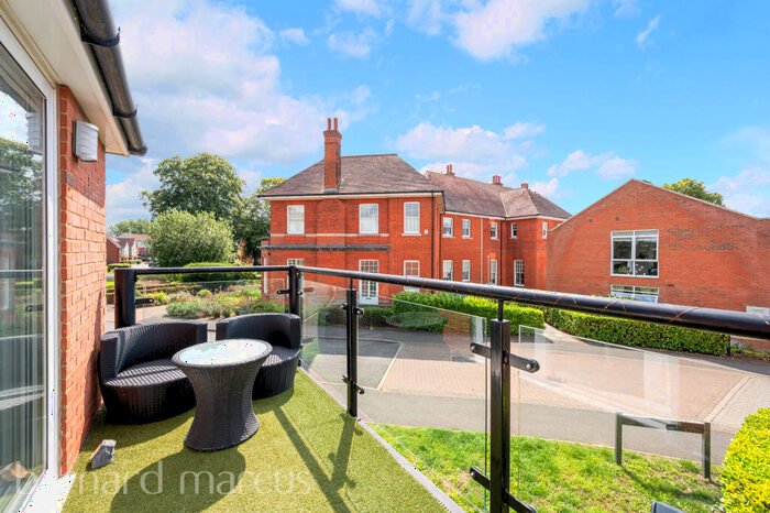 1 Bedroom Apartment To Rent In Parkview Way, Epsom, KT19