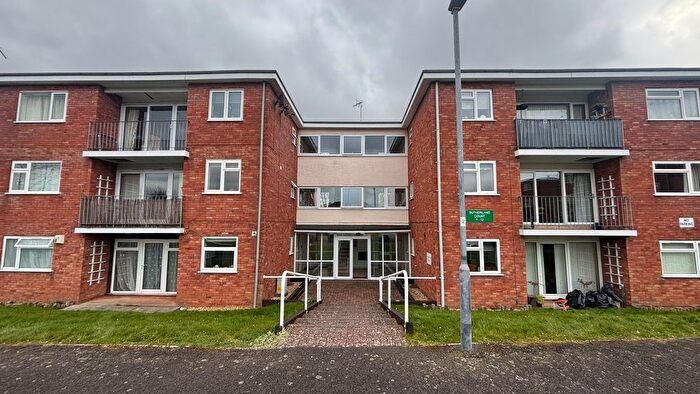 2 Bedroom Flat To Rent In Sutherland Court, Taunton, TA1