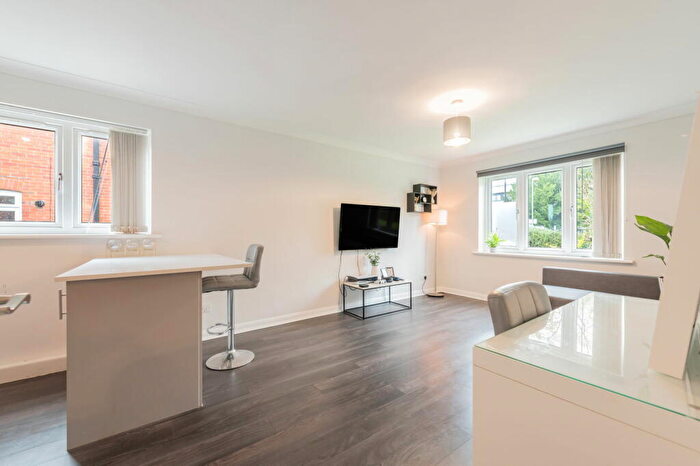 1 Bedroom Flat For Sale In Kingston Court, Romsey Road, Maybush, SO16
