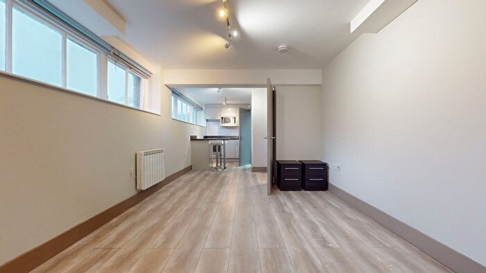 Studio To Rent In Kilburn High Road, London, NW6