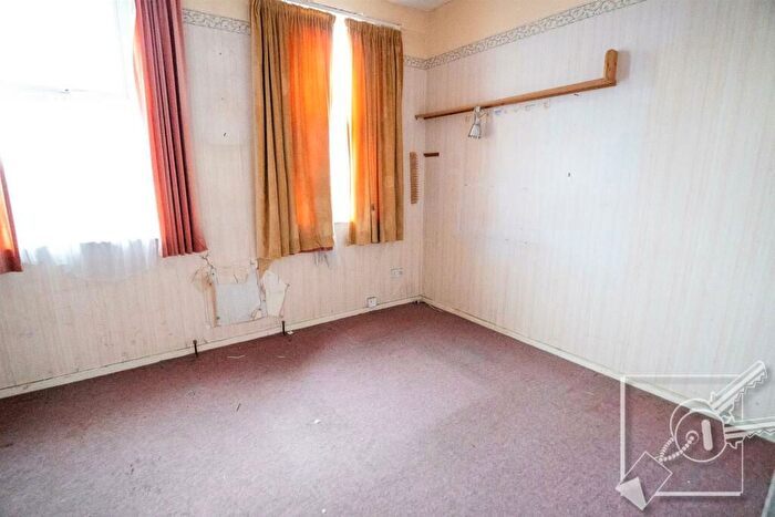 1 Bedroom Flat For Sale In Dover Road East, Gravesend, DA11