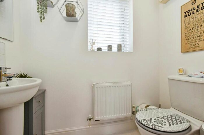 4 Bedroom Detached House For Sale In Parc Fferws, Ammanford, SA18