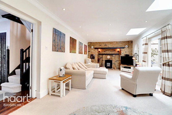 4 Bedroom Detached House For Sale In Leaves Green Road, Keston, BR2