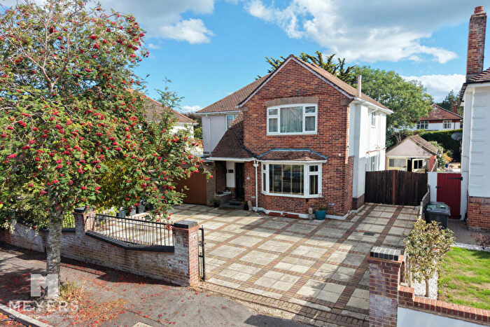3 Bedroom Detached House For Sale In Durrington Road, Bournemouth, BH7