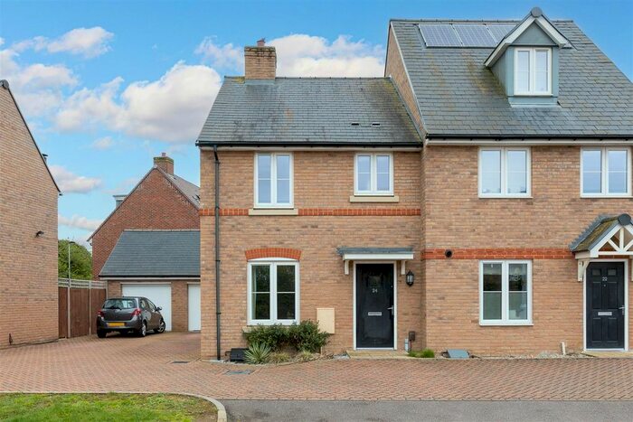 3 Bedroom Semi-Detached House To Rent In Taylors Road, Stotfold, Hitchin, SG5