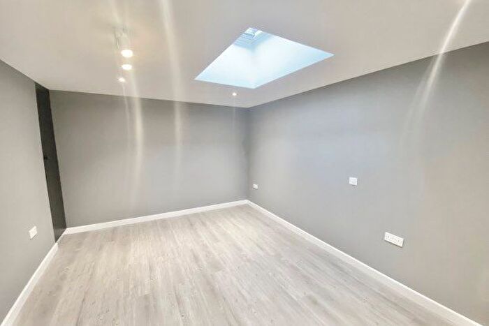 1 Bedroom Flat To Rent In The Royals, High Street, Southend-On-Sea, SS1