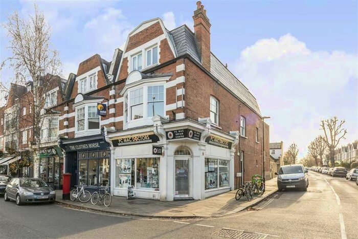 1 Bedroom Flat To Rent In Kingston Lane, Teddington TW11