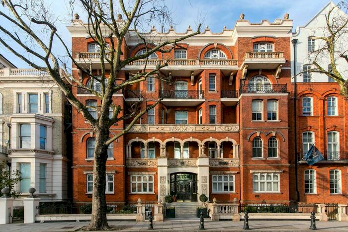 1 Bedroom Flat To Rent In Moscow Mansions, Earls Court, London, SW5