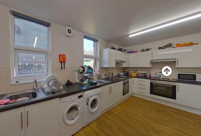 7 Bedroom End Of Terrace House To Rent In School Road, S10