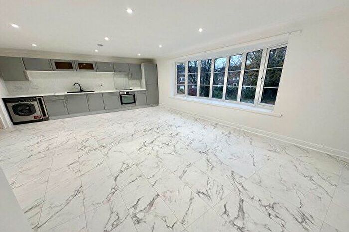 3 Bedroom Flat To Rent In Lynton Lane, Alderley Edge, SK9