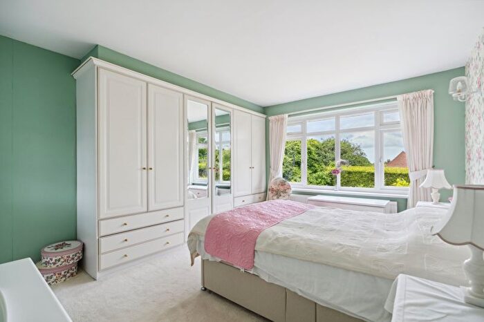 4 Bedroom Detached House For Sale In Maybrook Gardens, High Wycombe, HP13