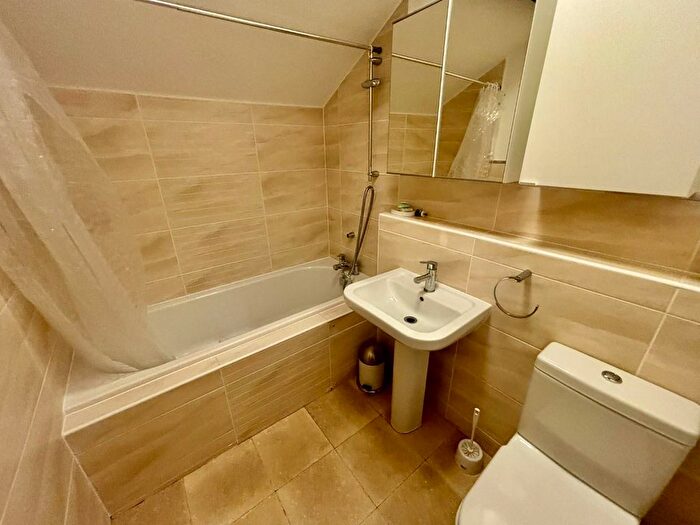 2 Bedroom Flat For Sale In Houseman Crescent, West Didsbury, Didsbury, Manchester, M20