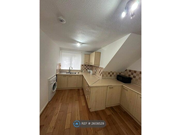 2 Bedroom Flat To Rent In Park Hill Road, Croydon, CR0