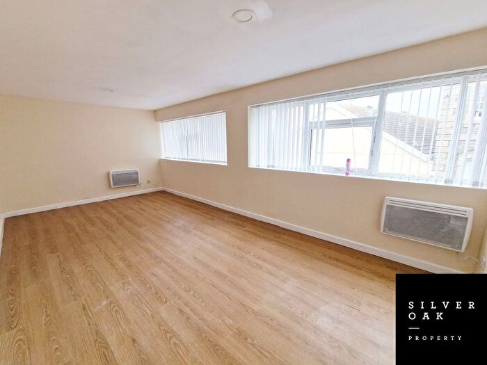 3 Bedroom Flat To Rent In Flat, Vaughan Street, Llanelli, Carmarthenshire, SA15