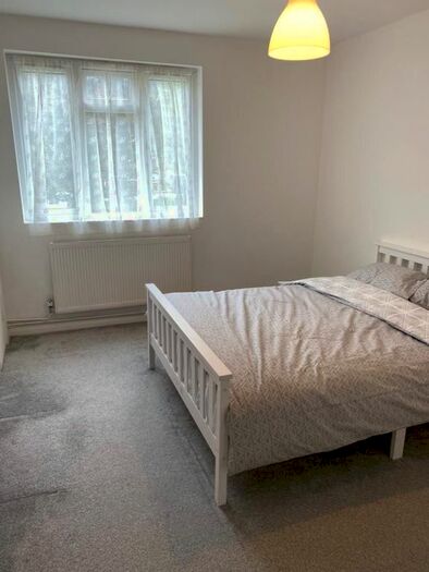 2 Bedroom Flat To Rent In Cricklewood Lane, London, NW2
