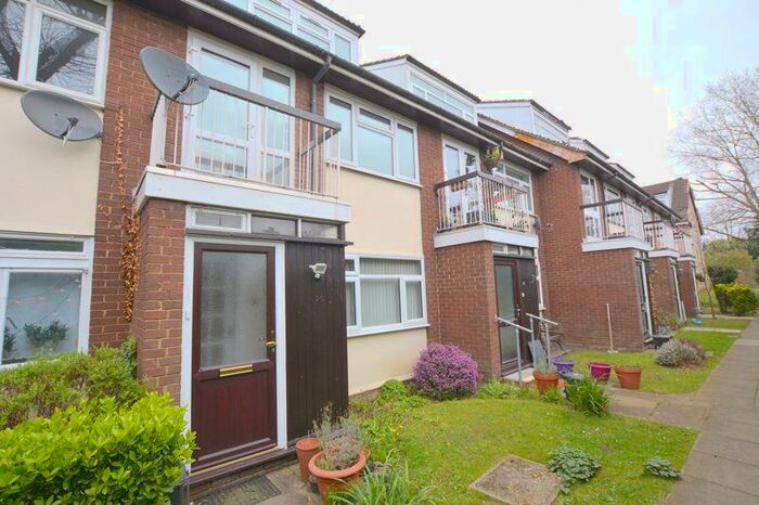 1 Bedroom Maisonette To Rent In Westfield Park, Hatch End, HA5