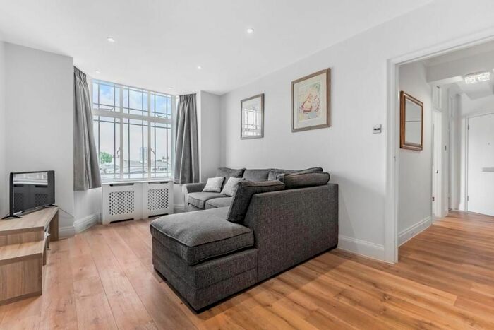 1 Bedroom Flat To Rent In Queensway, Bayswater, W2