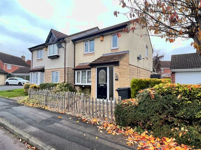 3 Bedroom Semi-Detached House To Rent In Swindon, SN3