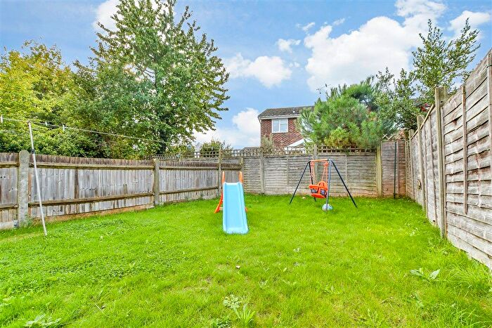2 Bedroom Flat For Sale In Winchs Garth, Staplehurst, Tonbridge, Kent, TN12