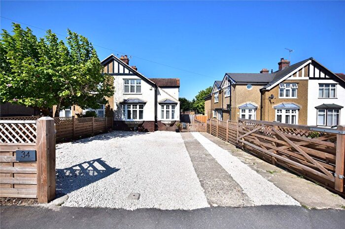 3 Bedroom Semi-Detached House For Sale In Maple Avenue, Maidstone, Kent, ME16
