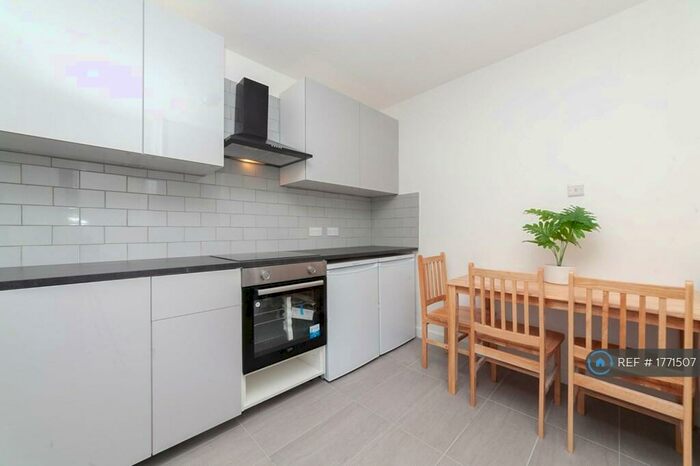 4 Bedroom Maisonette To Rent In Stockbeck, London, NW1