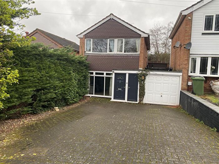 3 Bedroom Link Detached House For Sale In Abberley Avenue, Stourport-On-Severn, DY13