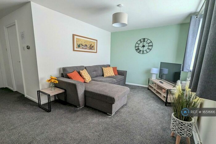 2 Bedroom Flat To Rent In Gayton Close, Doncaster, DN4