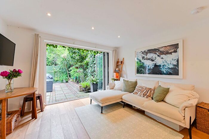 2 Bedroom Flat For Sale In South Lambeth Road, Vauxhall, London, SW8
