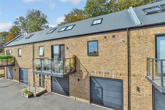 2 Bedroom Flat For Sale In Upnor Road, Lower Upnor, Rochester, Kent, ME2