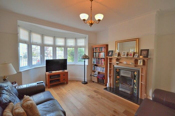 3 Bedroom Semi-Detached House To Rent In Chase Way, Southgate, N14