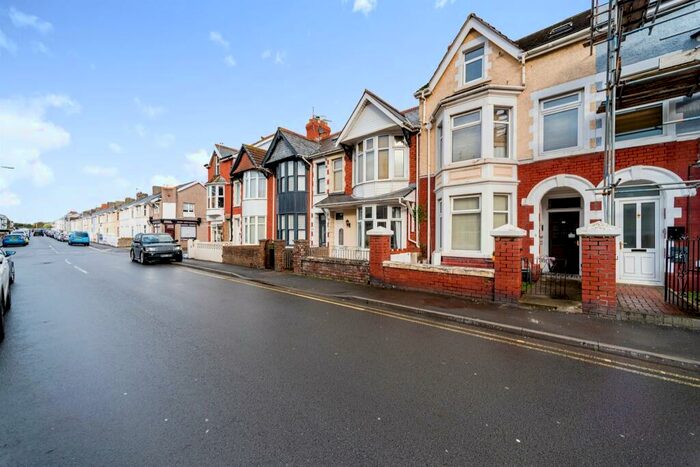 2 Bedroom Apartment For Sale In Suffolk Place, Porthcawl, CF36