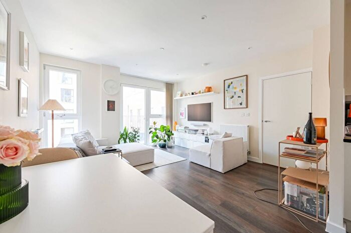 2 Bedroom Flat For Sale In Forest Road, Walthamstow, London, E17