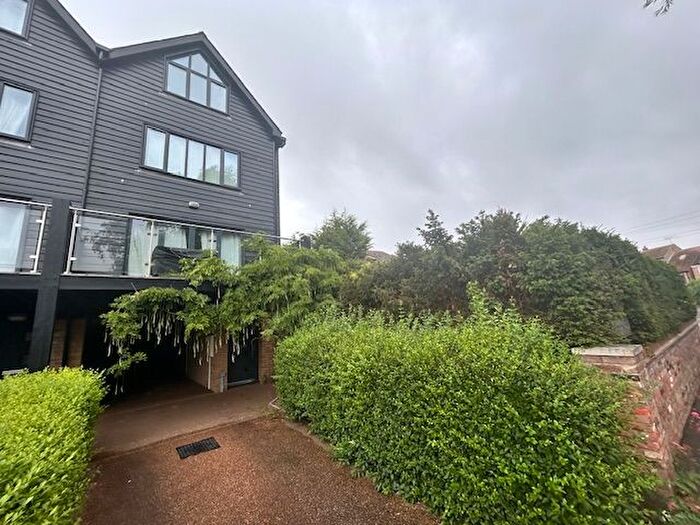 3 Bedroom Property To Rent In Conyer Quay, Conyer, Sittingbourne, ME9