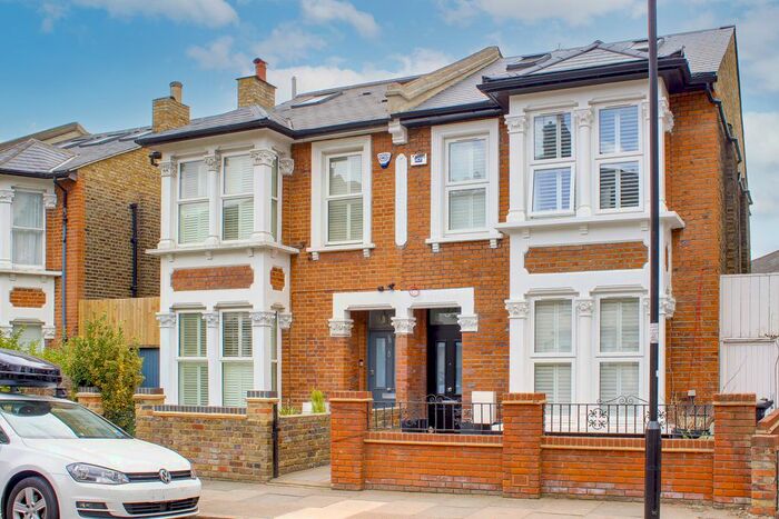 4 Bedroom Semi-Detached House To Rent In Shaftesbury Road, Crouch End Borders, N19