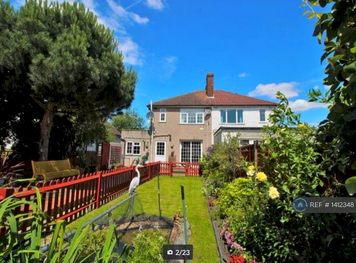 4 Bedroom Semi-Detached House To Rent In Lingfield Crescent, London, SE9